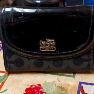 FINAL B4 DONATE. PRE LOVED COACH WALLET